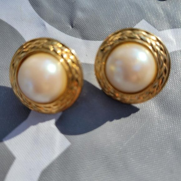 Set of 4 1980's Goldtone Pierced Earrings - Picture 4 of 6